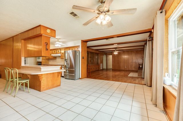 327 Maple Drive, Hitchcock, TX 77563