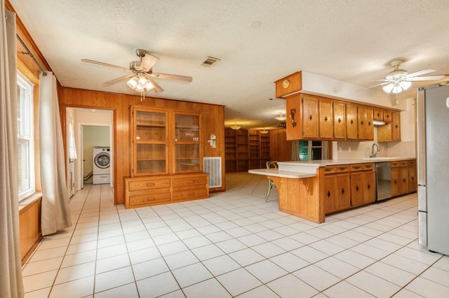 327 Maple Drive, Hitchcock, TX 77563
