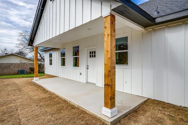 171 Tryall Court, Runaway Bay, TX 76426