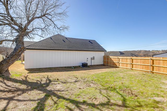 171 Tryall Court, Runaway Bay, TX 76426