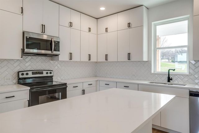 171 Tryall Court, Runaway Bay, TX 76426