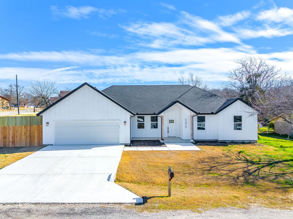 171 Tryall Court, Runaway Bay, TX 76426