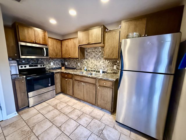 805 E Grizzard St, Tullahoma, TN 37388