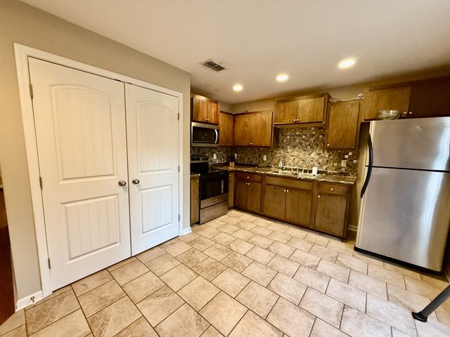 805 E Grizzard St, Tullahoma, TN 37388