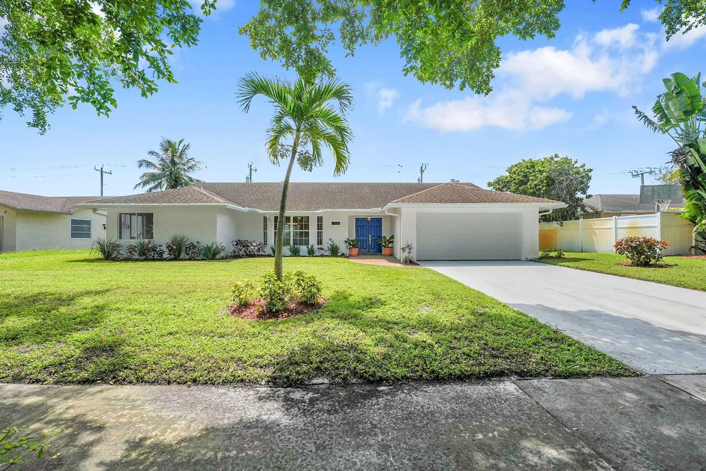 2114 Echo Lake Drive, West Palm Beach, FL 33407