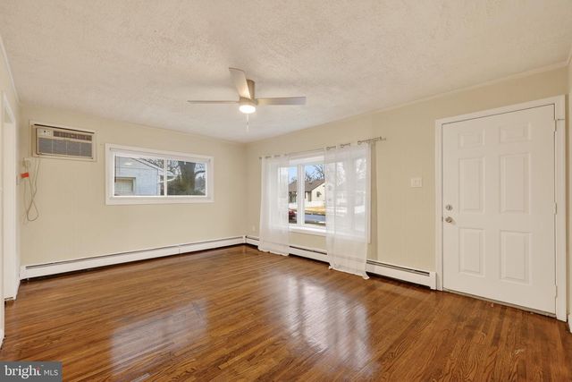 904 ARTHUR AVE, Bristol, PA 19007