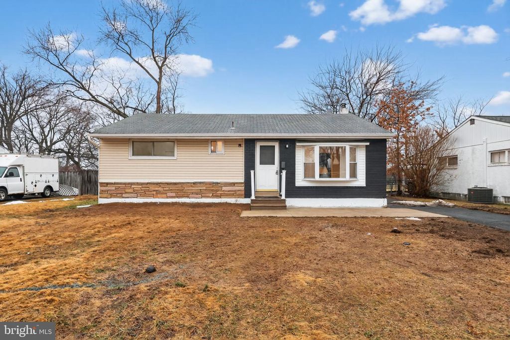 904 ARTHUR AVE, Bristol, PA 19007