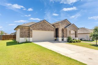 110 Stellamar DR, Hutto, TX 78634