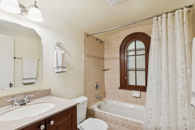 802 Kirkwood Avenue, Winthrop Harbor, IL 60096