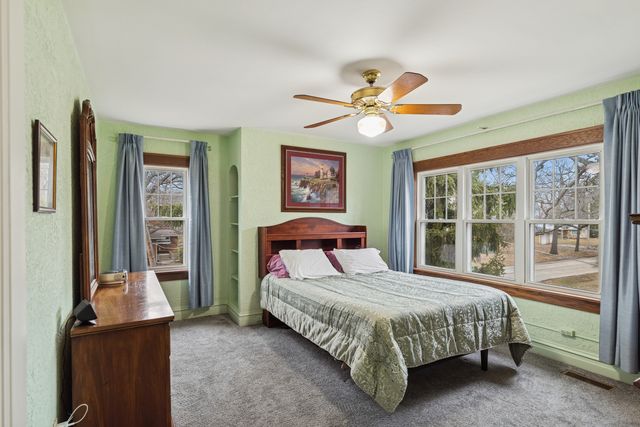 802 Kirkwood Avenue, Winthrop Harbor, IL 60096