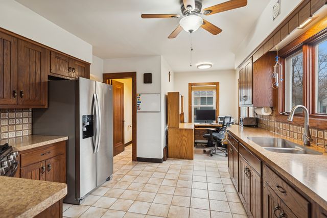 802 Kirkwood Avenue, Winthrop Harbor, IL 60096