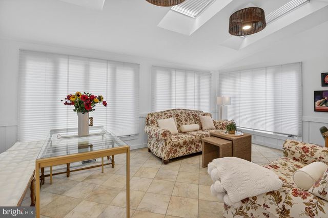 10206 KENSINGTON PKWY, Kensington, MD 20895