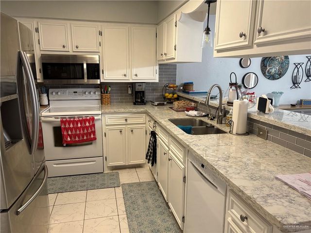 915 Citrus Drive, Alamo, TX 78516