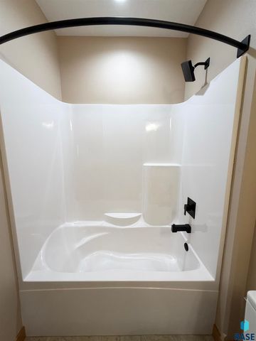 2805 S Dunraven Ave Avenue, Sioux Falls, SD 57110