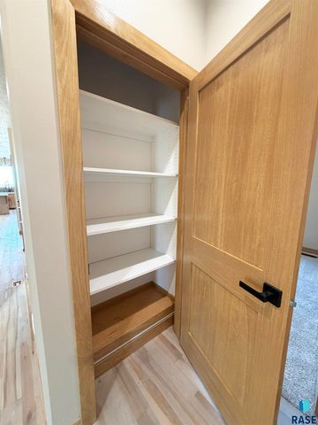 2805 S Dunraven Ave Avenue, Sioux Falls, SD 57110