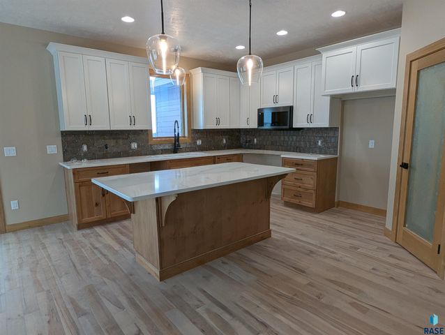 2805 S Dunraven Ave Avenue, Sioux Falls, SD 57110