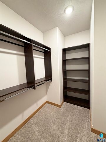 2805 S Dunraven Ave Avenue, Sioux Falls, SD 57110