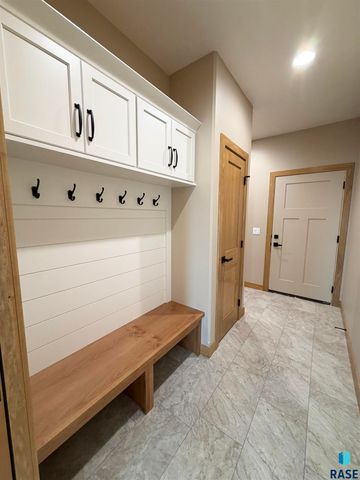 2805 S Dunraven Ave Avenue, Sioux Falls, SD 57110