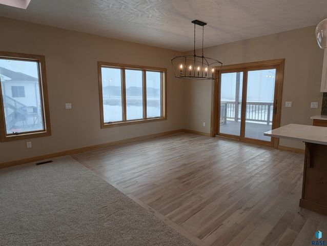 2805 S Dunraven Ave Avenue, Sioux Falls, SD 57110