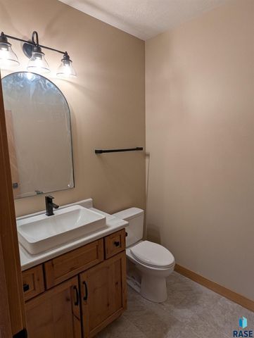 2805 S Dunraven Ave Avenue, Sioux Falls, SD 57110