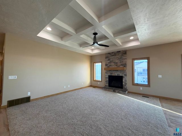 2805 S Dunraven Ave Avenue, Sioux Falls, SD 57110