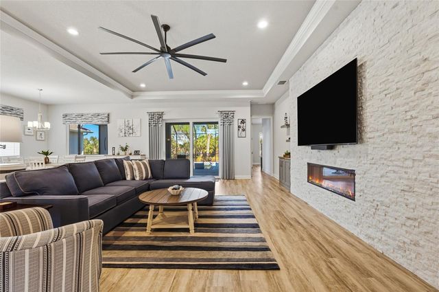 8 N LAKEWALK DRIVE, Palm Coast, FL 32137