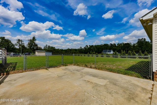 1327 Old Chinquapin Road, Beulaville, NC 28518