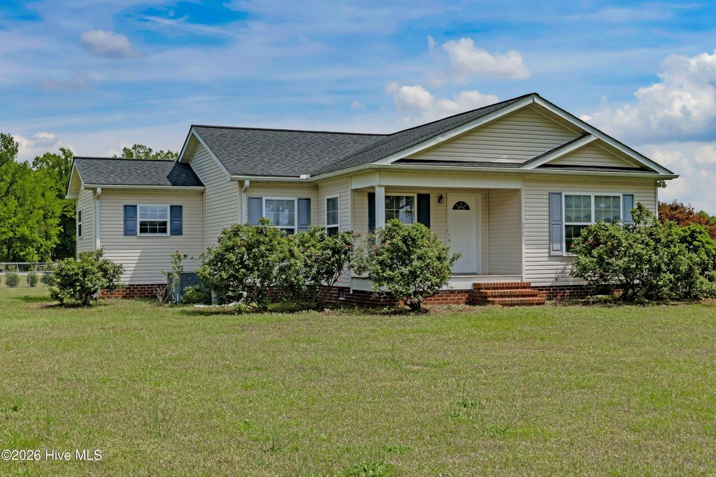 1327 Old Chinquapin Road, Beulaville, NC 28518