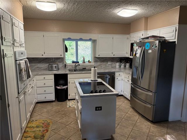 958 Sweet Briar SE Trail, Conyers, GA 30094