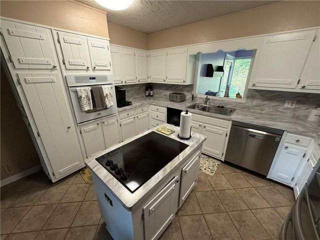 958 Sweet Briar SE Trail, Conyers, GA 30094