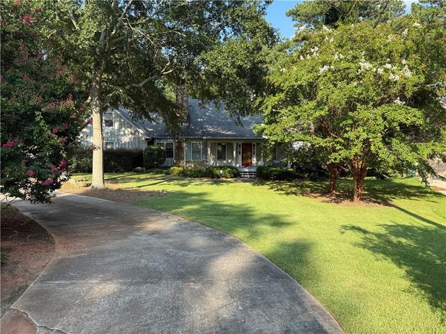 958 Sweet Briar SE Trail, Conyers, GA 30094