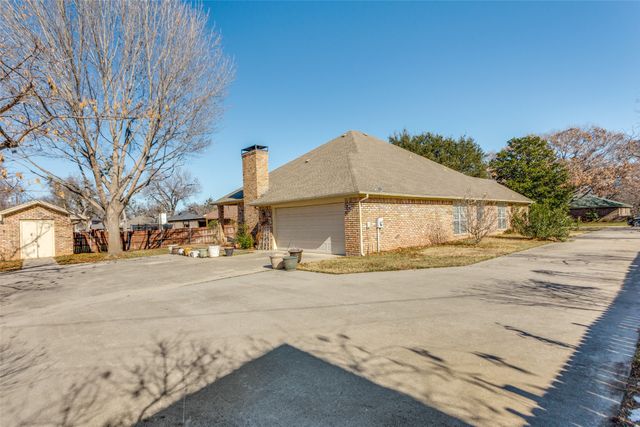 345 Huggins Drive, Springtown, TX 76082