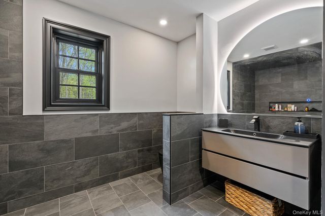 660 S Plank Road, Newburgh, NY 12550