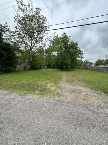 920 E 39th Street, Houston, TX 77022