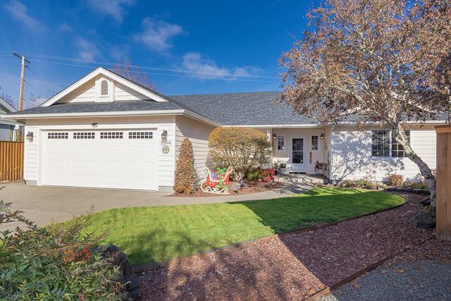 2206 Egret Court, Grants Pass, OR 97526