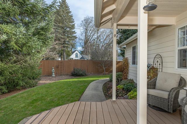 2206 Egret Court, Grants Pass, OR 97526