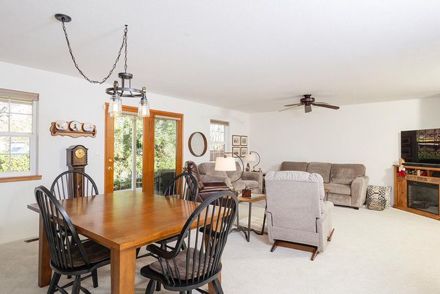 2206 Egret Court, Grants Pass, OR 97526