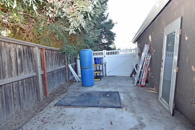 326 W Springer Dr, Turlock, CA 95382