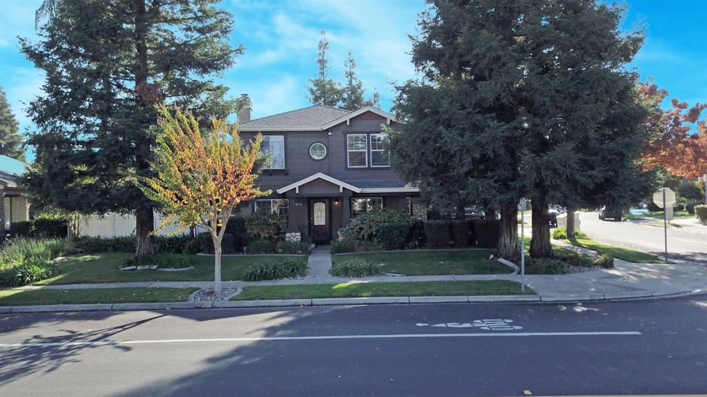 326 W Springer Dr, Turlock, CA 95382
