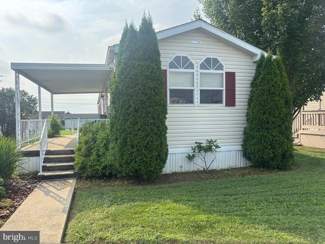 70 SNYDER LN #17, Ephrata, PA 17522