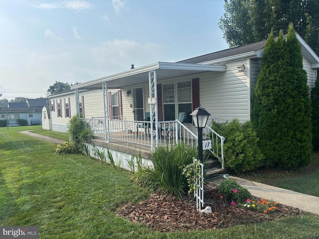 70 SNYDER LN #17, Ephrata, PA 17522
