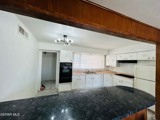 521 Balboa Road, El Paso, TX 79912