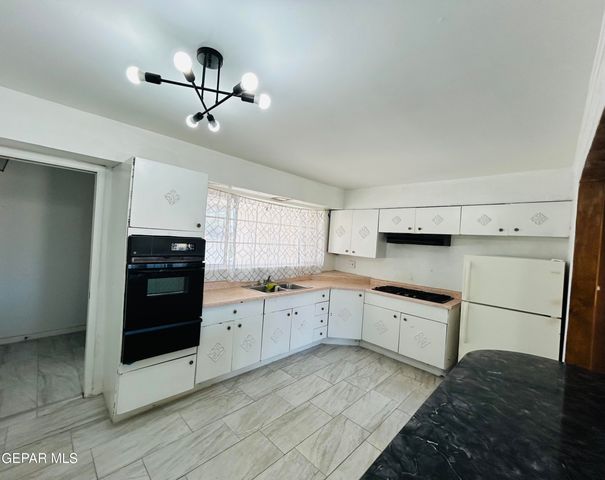 521 Balboa Road, El Paso, TX 79912