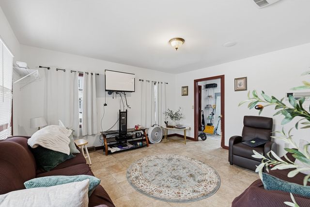 17 School St, Middleboro, MA 02346