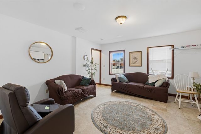 17 School St, Middleboro, MA 02346