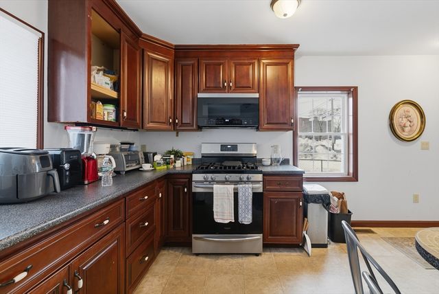 17 School St, Middleboro, MA 02346