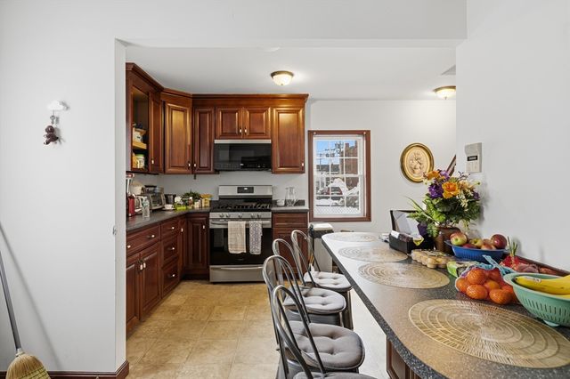 17 School St, Middleboro, MA 02346