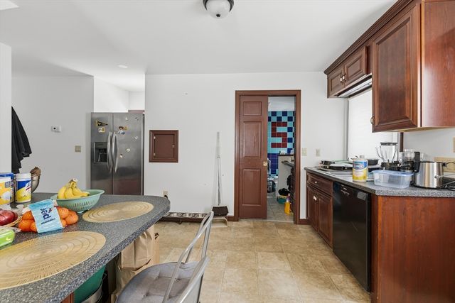 17 School St, Middleboro, MA 02346