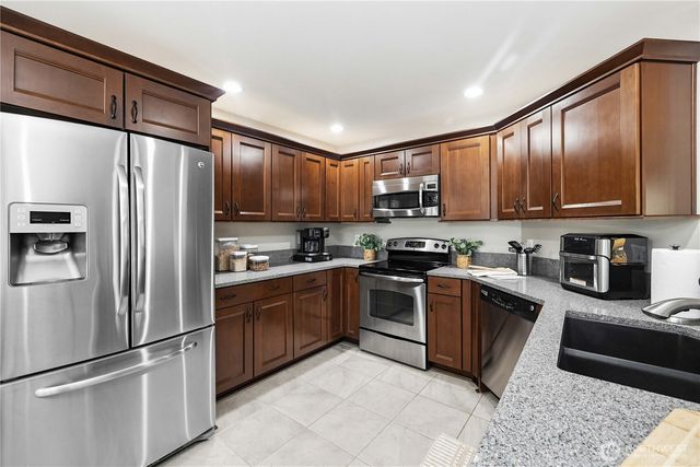 23634 SE 267th PL, Maple Valley, WA 98038