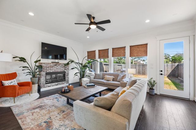 817 W 19th Street, Houston, TX 77008